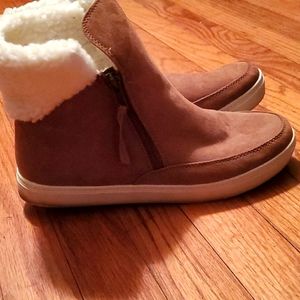 Universal Thread Boots